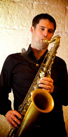 http://emmanuelpelletier.fr/wp-content/uploads/Bio/ManuPelletier_saxophone_1_468x703.jpg